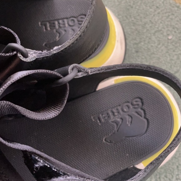 Sorel shoes - Picture 3 of 5